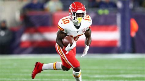 7 Sept 2017 ... Advertisement. Chiefs WR Tyreek Hill is ridiculously fast. He has been since his high school days when he won two track and field medals at the ...